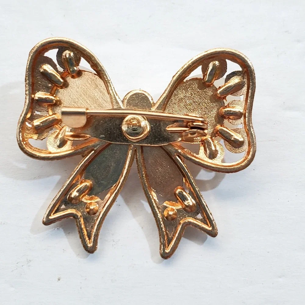 Vintage Small Gold Tone Metal Faux Pearl Clear Rhinestones Bow Ribbon Brooch Pin